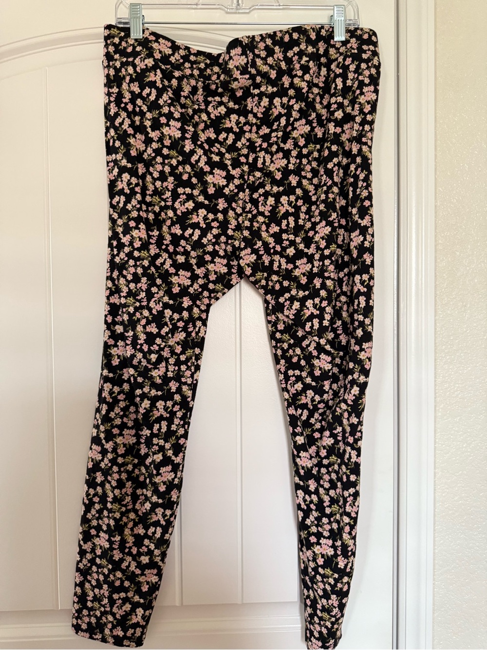torrid Black Leggings with Pink Floral Print 2X NWOT